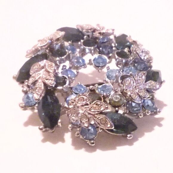 Vintage Blue Rhinestone Cluster Silver Tone Circle Leaf Brooch - Picture 4 of 6